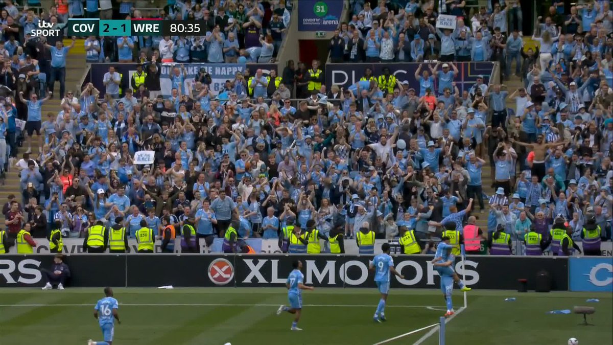 Fucking hell, that's some freekick from Victor Torp 🤯