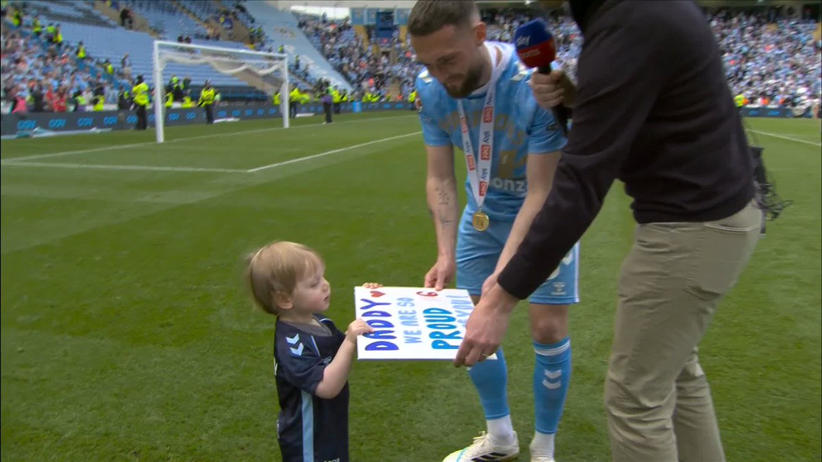 "Daddy we are so proud of you" 🥺🩵