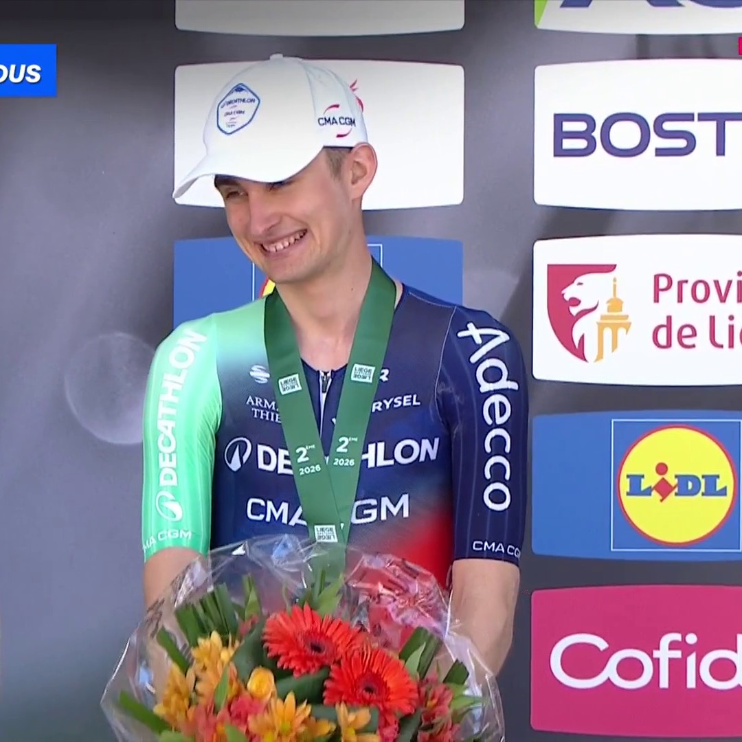 Paul Seixas bat Remco Evenepoel ร la course... et ร l'applaudimรจtre sur le podium ๐
