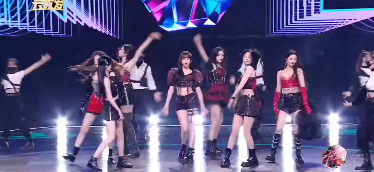 คือเห็นรายการพี่ดาราจีนที่เอาเพลงbonbonไปขึ้นโชว์แล้วนึกถึงสาวๆbonbongirlsออนเสตจมากๆ เด็กๆโคตรเริ่ด สมมง7นางฟ้าของรายการchuang อยากเห็นทั้ง7คนมีเสตจรวมกันแต่น่าจะยาก><