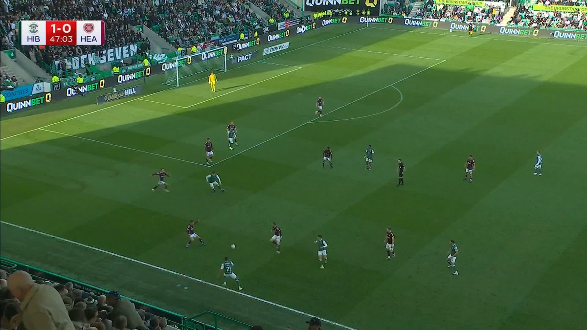 Hibs are down to NINE men as Felix Passlack is shown a second yellow 🤯