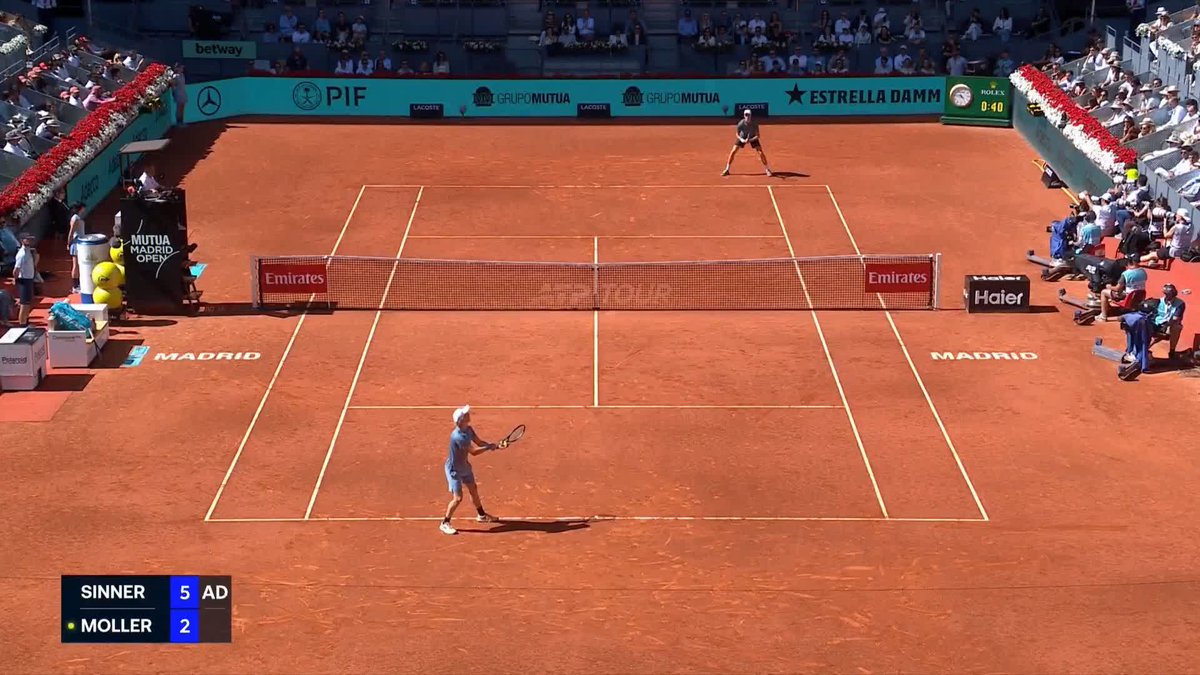 One of the more unique ways Jannik Sinner has won a set 😅