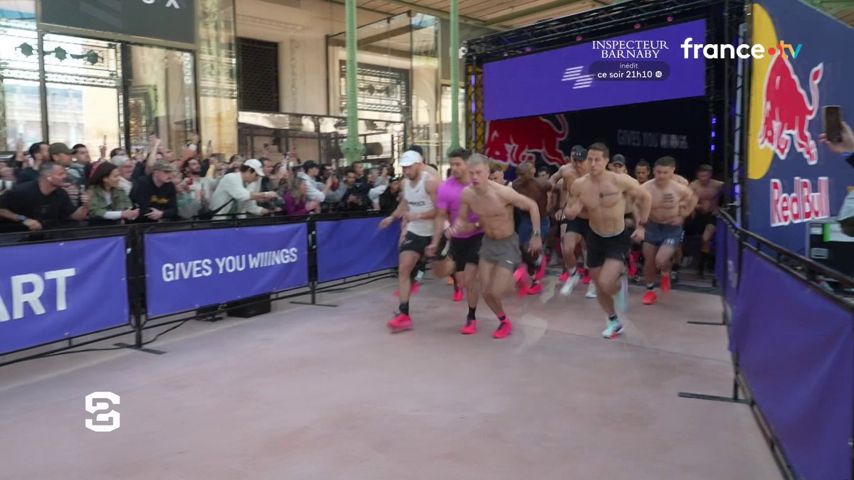 #Stade2 | 💪 L’Hyrox mania entre au Grand Palais 🔥Mêlant course à pied et cross training l’Hyrox est un véritable phénomène de société. Découvrez les secrets d'une discipline au business florissant 📺 Stade 2 en direct :