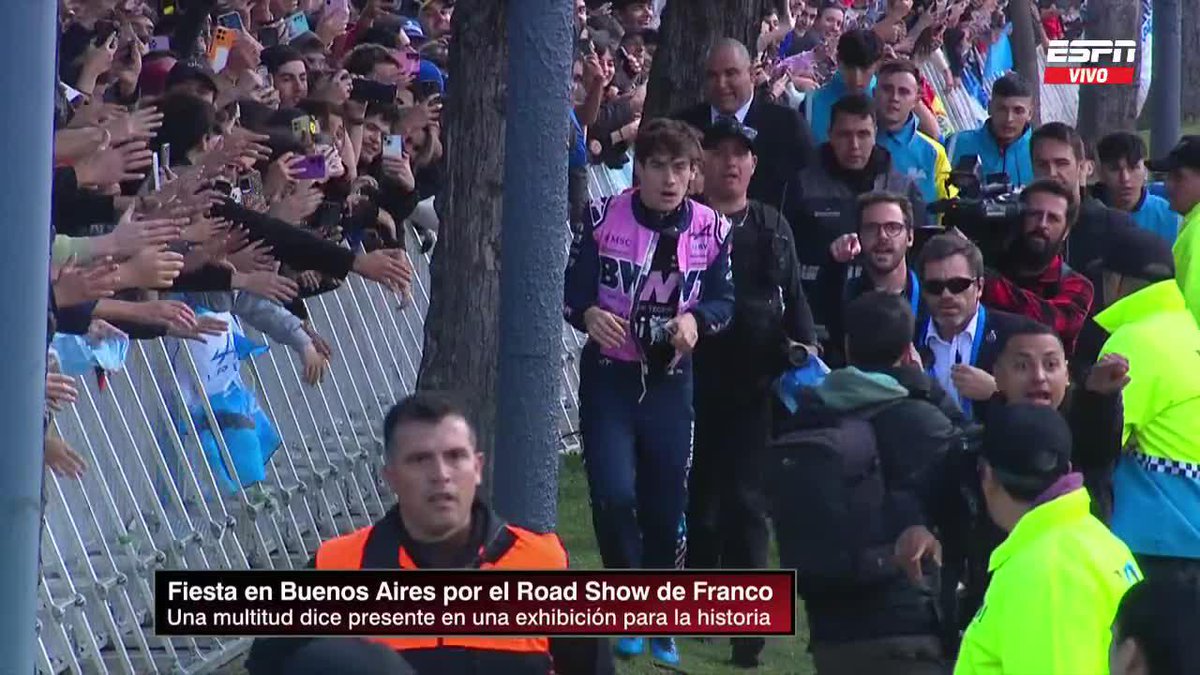 Y como dijo Juan Fossaroli, esto es lo que diferencia a Franco Colapinto de los demás pilotos. ❤️ Qué gigante es este pibe de 22 años. Esto es el significado de crecer sin olvidar de dónde venís, sin perder nunca la humildad.