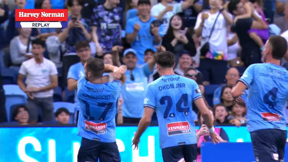🚨 Piero Quispe 🇵🇪 y el pase clave a su compañero para que abra el marcador a favor del Sydney FC 🇦🇺 ante el Auckland FC por la A-League ustraliana.