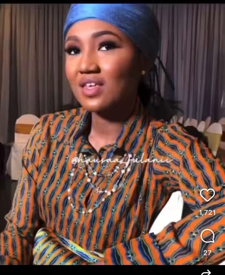 Zarah’s first language is Fulani Language, her mother is from Adamawa. They all speak Fulani language at home. If she say she can’t speak Hausa well then you don’t suppose to twist this video. She speak Fulfulde and English fluently while Hausa partially just like me.