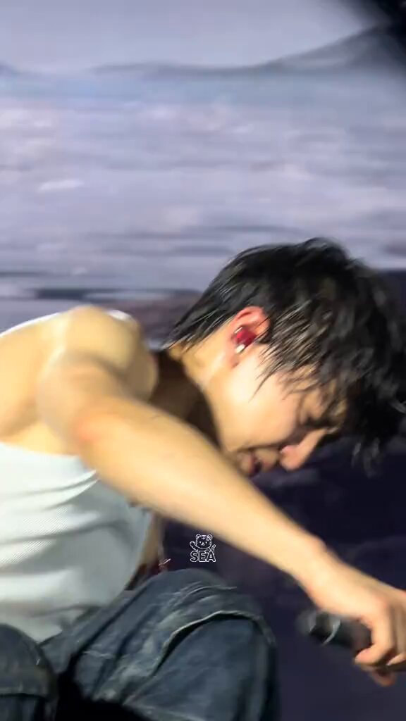 260425| EXO PLANET #6 - EXhOrizon in HCMC CHANYEOL warmly interacting with Vietnamese fans, even singing a Vietnamese song with them 🥹 🐻: CHANYEOL hyung are you okay 🍒: Ah… (looks tired🥺🫳🏼) 🍒: Well, you know when people get excited, they sweat, right? 🍒: But now, because I've sweated so much, it feels like my soul is leaving my body 🍒: That just means I’m enjoying this moment that much with all of you 🍒: It’s gotten a bit cooler now because the wind is blowing, right? 🍒: Actually, I visited Vietnam back in 2024 for a performance... you guys remember “city scape”, right? 🍒: Back then, do you remember me singing a Vietnamese song? (🍒: starts singing "See Tình" with the fans) 🍒: stop stop 🍒: Start! 1 2 3 Start! 🍒: You’re so good 🍒: So back then, I said that next time I’d definitely come with EXO, And now, being able to visit you all again with an EXO concert like this... it makes me so incredibly happy 🍒: It’s great, isn't it? #EXhOrizon_in_HCMC #CHANYEOL_EXhOrizon_in_HCMC #CHANYEOL #찬열