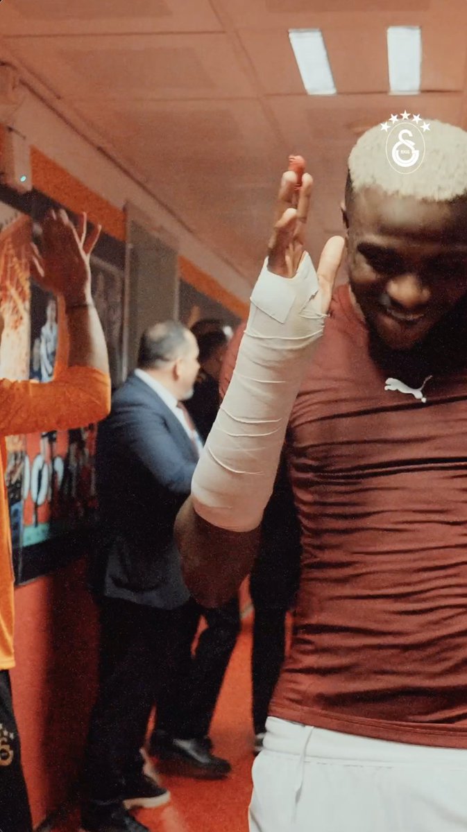 Taklitlerinin aslını yaşattığı klasikleşen koridor sevincimiz. 💛❤️ RERERE! RARARA! 🙌