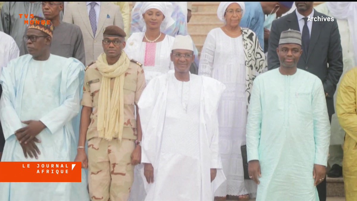 Au Mali, le président Goïta a été exfiltré et mis en sécurité. La junte semble fragilisée malgré ses communiqués : le ministre de la Défense, Sadio Camara, numéro 2 du régime, a été tué dans l'attaque de sa résidence à Kati.
