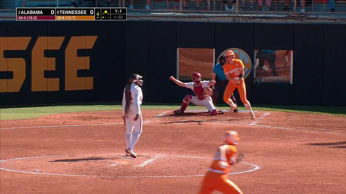 Salen with a great stop to catch her in the rundown!👏 📺ESPN2 | #Team30 #RollTide