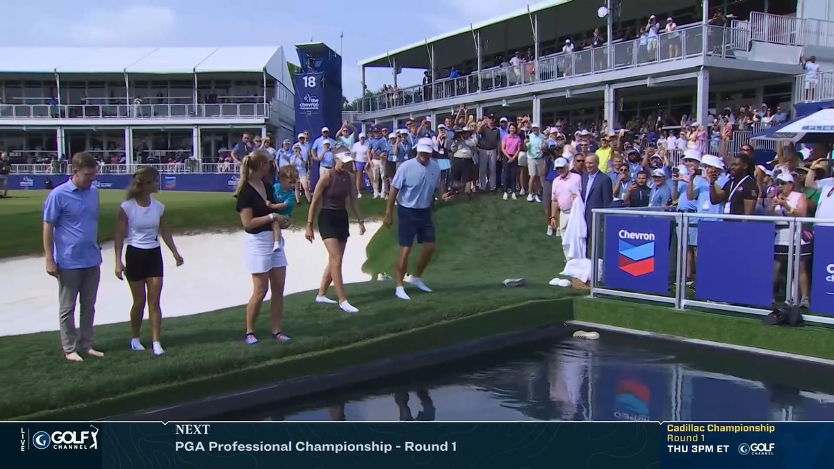 Nelly Korda continues the winner's leap tradition into the water at the The Chevron Championship 🌊