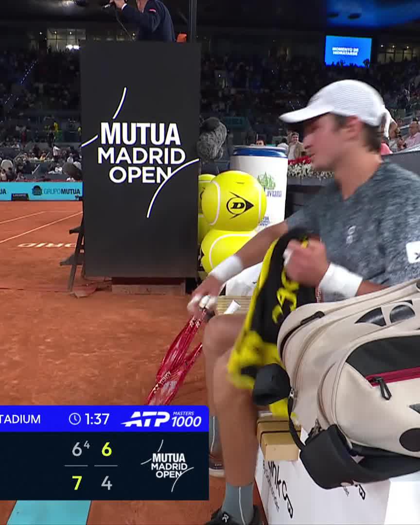 Ha terminado Joao este set con un 9,5 de nota con la derecha. Cuando se pone a repartir así con el drive es muy difícil seguirle el ritmo.