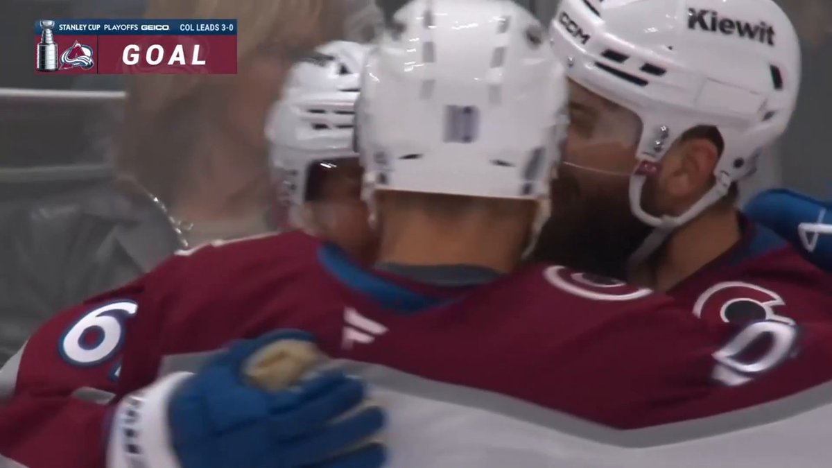 THE AVS EXTEND THE LEAD 👀 Nicolas Roy buries it to make it 3-1 in the third period! #StanleyCup 🇺🇸: NHLonTNT 🇨🇦: Sportsnet & TVA Sports 2