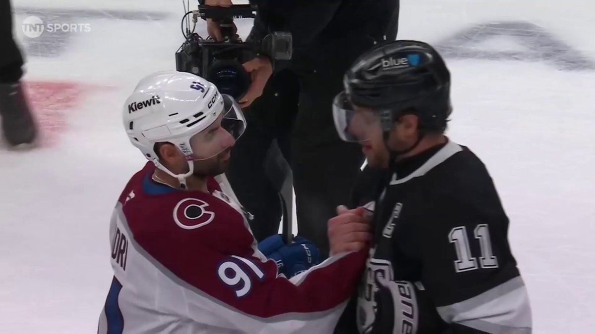 Another round of #HockeyHandshakes as this series comes to an end 🤝 #StanleyCup