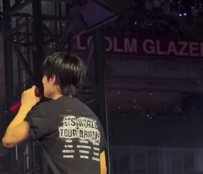 taehyung was running to jimin just to dance with him..and look at jimin’s happy smile🥺💗