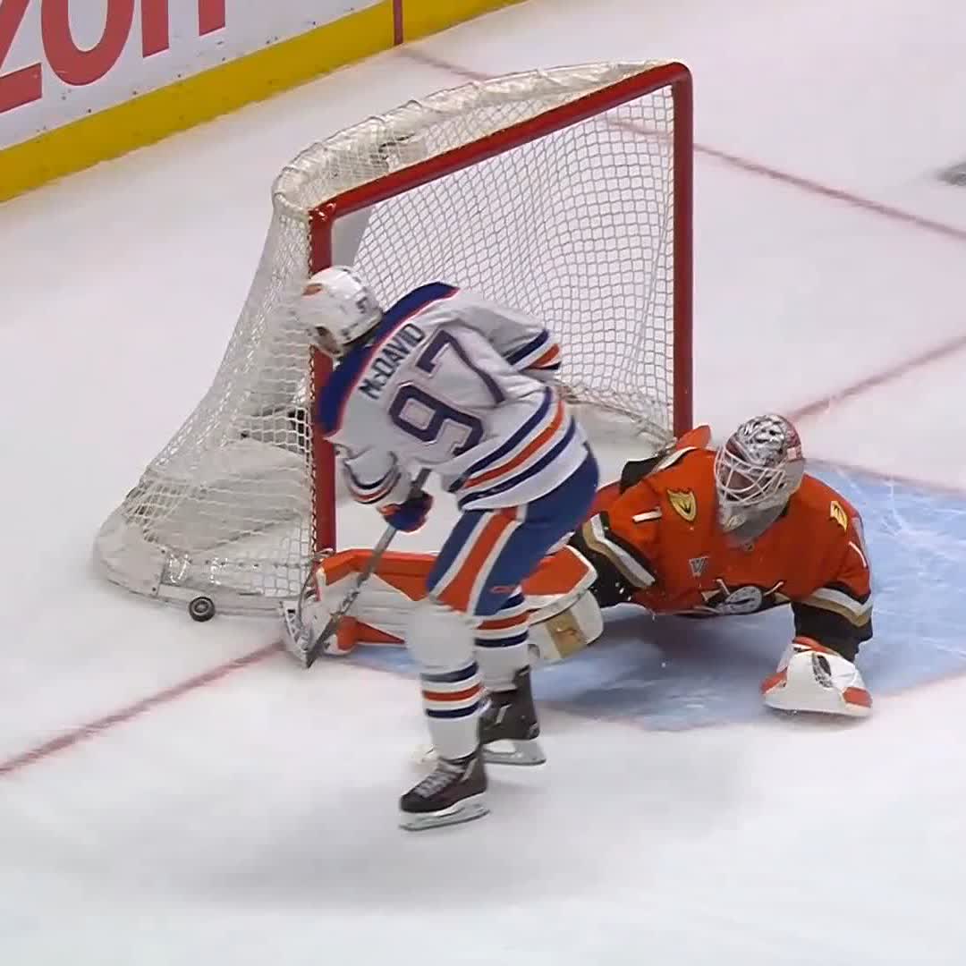Lukas Dostal denies Connor McDavid 🧱🧱