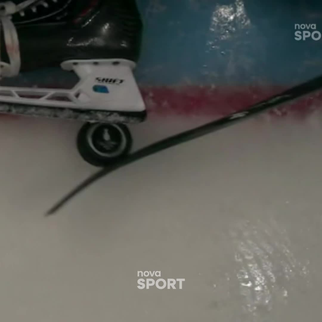 Kontroverzní gól poslal Ducks do vedení 3:1 v sérii proti Oilers. 🤯 Jak celou situaci kolem rozhodujícího gólu vnímáte vy? Byl gól uznán správně? #NovaSport | #StanleyCup | #NHL