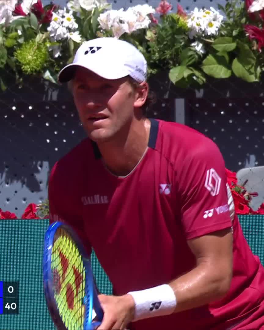 Defending champ moves on 💪 Casper Ruud beats Davidovich Fokina 6-3 6-1 to reach the fourth round! #MMOpen