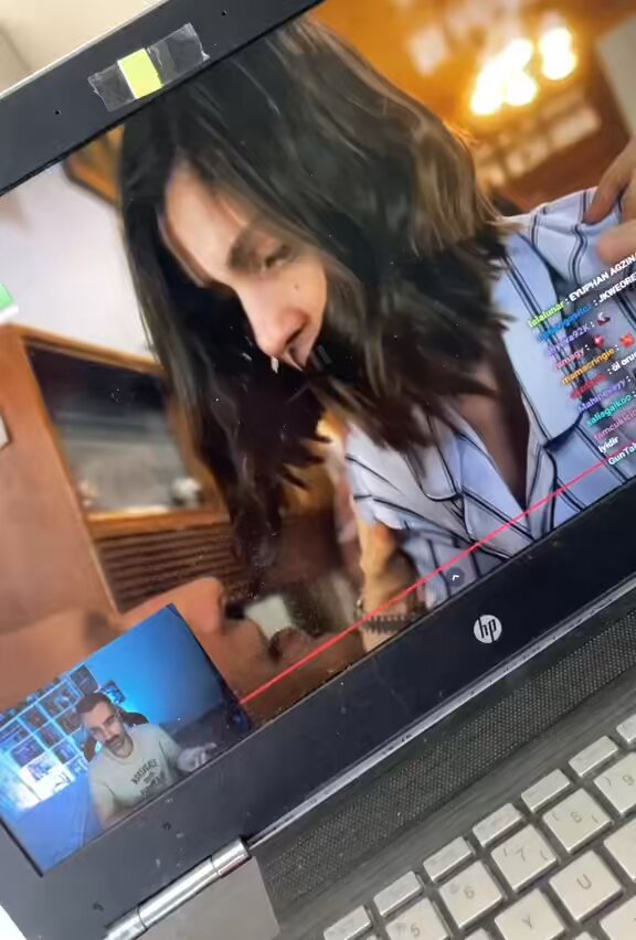 حرفيا نفس ردة فعلي إذا شفت بث تامر 😂😂