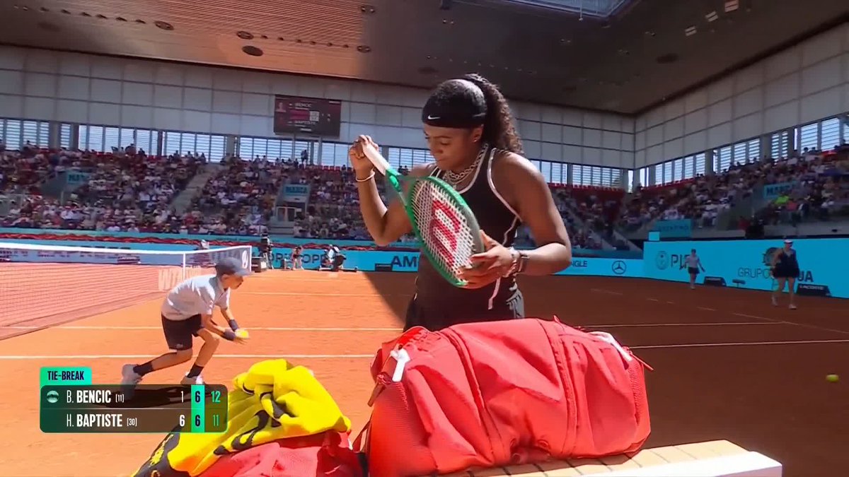 Baptiste's racket takes a battering! 😳