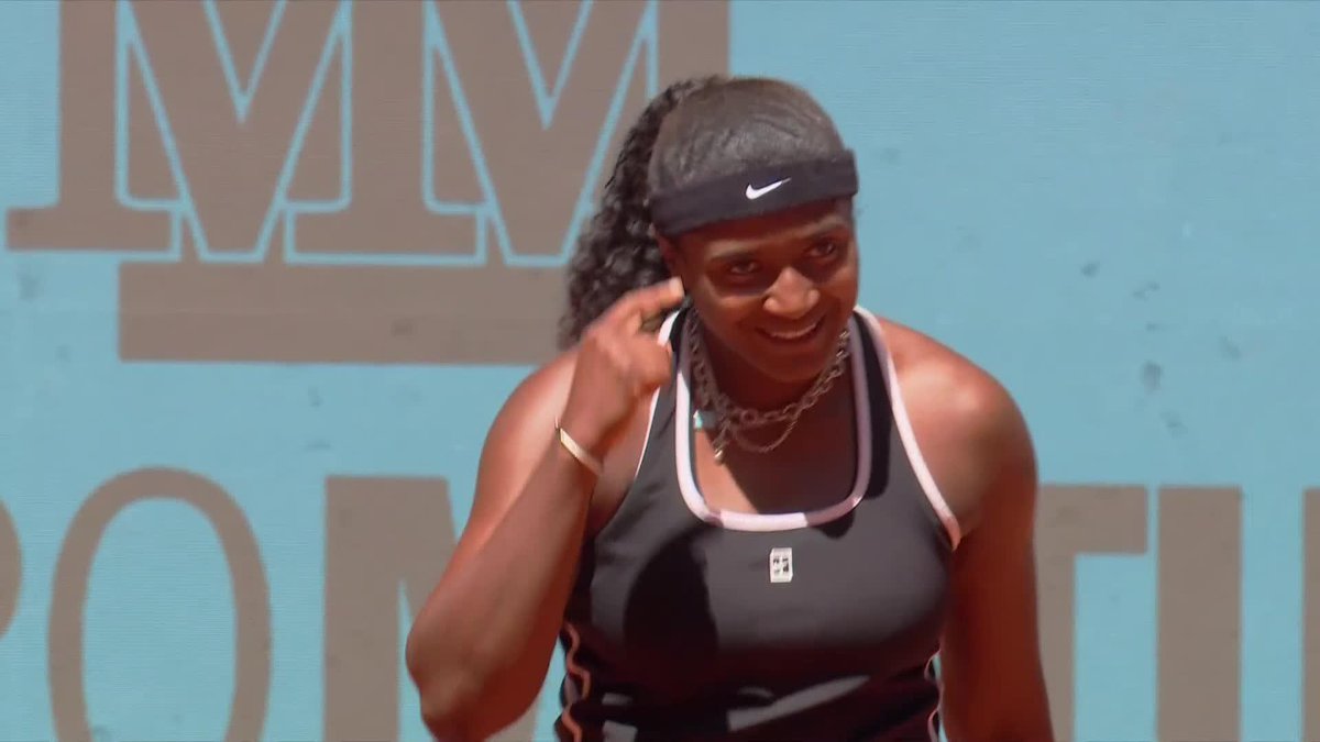 All smiles at the end 😄👏 After missing six match points in the second set, Hailey Baptiste wins on her seventh match point. 6-1, 6-7(14), 6-3 over Bencic 🎯 #MMOpen