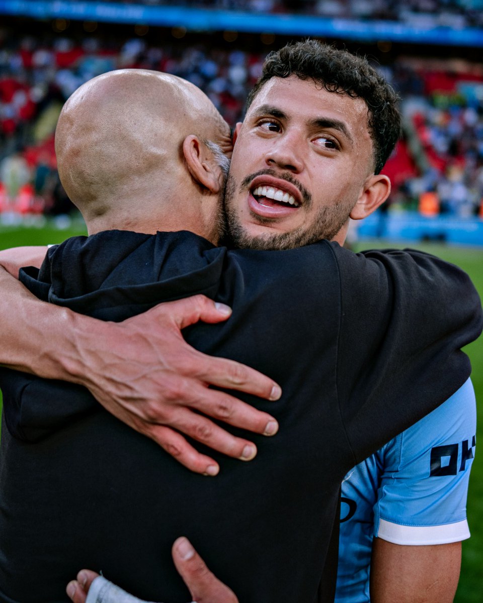 "Matheus Nunes está a tornar-se um dos melhores laterais direitos do mundo", diz Guardiola.