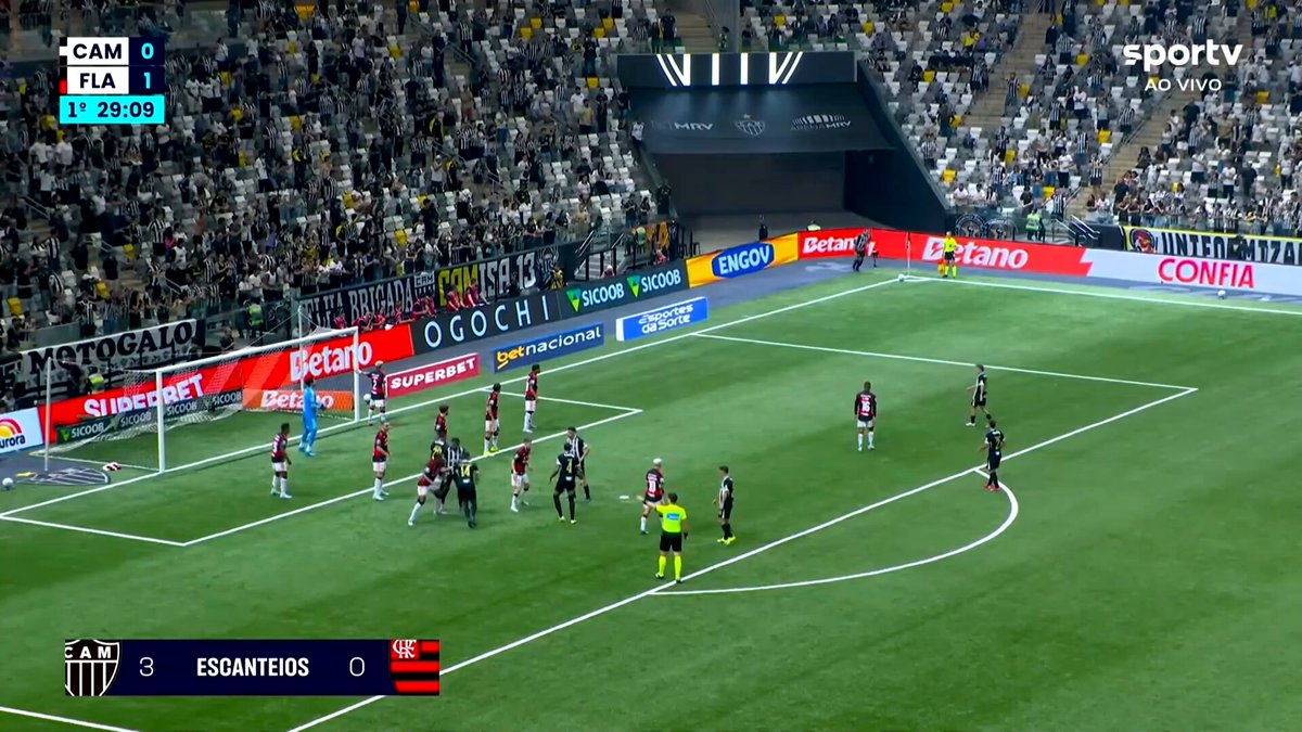 O Atlético reclamava de um "quase gol" e, em menos de 10 segundos, o rubro-negro puniu o adversário. O time foi (de novo) vertical e contundente. Plata fez um golaço, mas se atente também ao Samuel Lino baixando em apoio. Flamengo de Leonardo Jardim é punitivo.