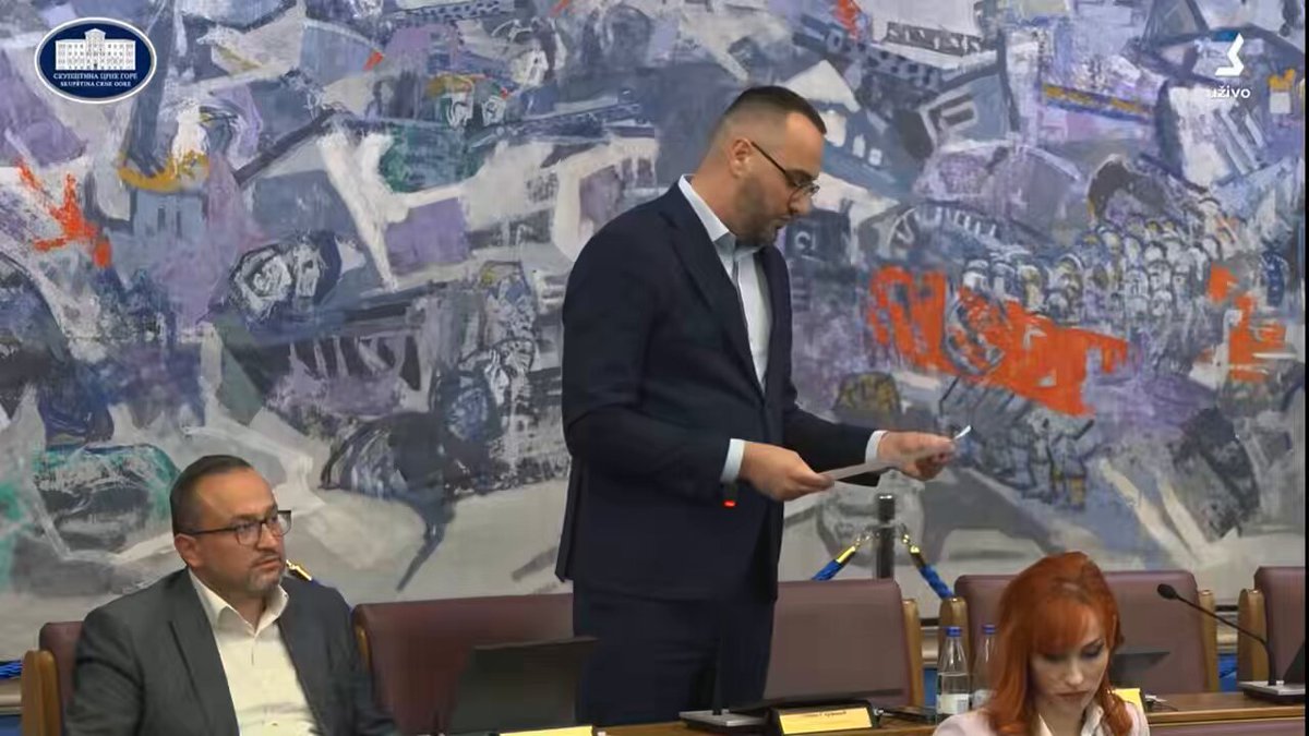 Udario je Medeni na srpsko-crnogorski inat Stjepovića iz Demokrata,na nekoga na koga nije smio 👇