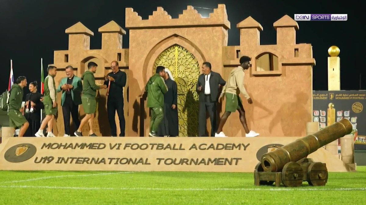 🟣🎥 #تقرير_خاص | في المغرب 🇲🇦 أُسدل الستار على الدوري الدولي لأكاديمية محمد السادس لكرة القدم لفئة أقل من 19 عاما في نسخة استثنائية شهدت مشاركة أعرق المدارس الكروية في العالم ⬅️ وعاد فيها اللقب لأصحاب الأرض والجمهور 🎙️ تقرير | مهدي فودي Mehdi Foudi