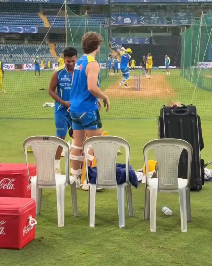 Meanwhile in CSK camp 🤦