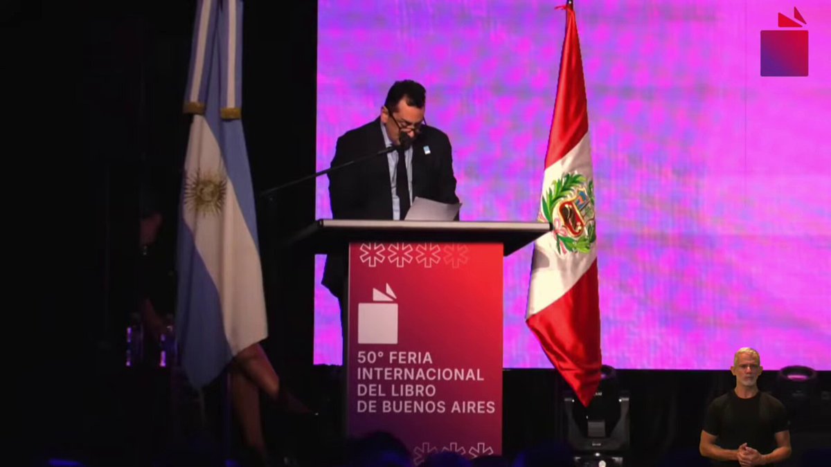El secretario de cultura mintió: recortaron 51% los recursos de las bibliotecas populares. acá te dejo los datos. Leonardo Cifelli, Secretario de Cultura dijo en la feria del libro: “El año pasado, en este mismo acto, anunciamos un récord histórico del apoyo al Libro%, cuando duplicamos los fondos que se destinaron a las bibliotecas populares de todo el país, fueron más de $1.500 millones para la compra de libros durante la feria.” Pero lo cierto es que el presupuesto destinado al Fomento y Apoyo Económico a Bibliotecas Populares sufrió un recorte del 51% en términos reales en 2026 vs. 2023.