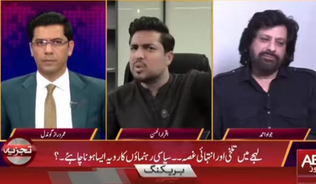اگر وہ شخص کہہ دیتا کہ آپ کا حال عمران خان جیسا نواز شریف جیسا یا زرادری جیسا ہوگا تو پھر تو آپ کو اعتراض نہ ہوتا ؟ عمر دراز گوندل 🤣 طویل خاموشی کے بعد جناب گویا ہوئے اور فرمایا فیملی کے سامنے تضحیک آمیز جملہ بولا گیا ۔۔۔
