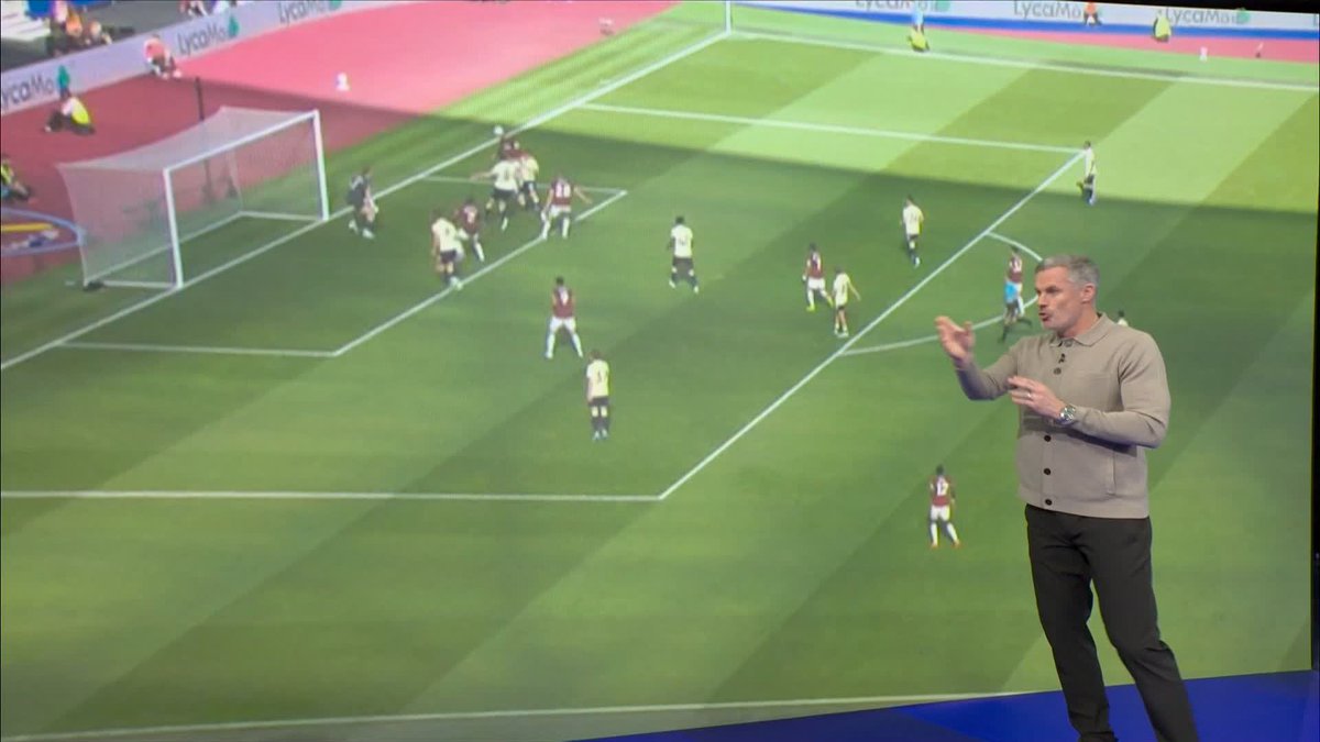 "That header from Jarrod Bowen is fantastic" Jamie Carragher analyses West Ham's winning goal against Everton 🔍