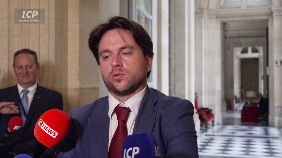 Audiovisuel public : Le président de la commission "a changé son vote au dernier instant", et a "permis la publication du rapport", assure Aurélien Saintoul (LFI). "Le macronisme aura été un paillasson, voire un tremplin [de l'extrême droite]."