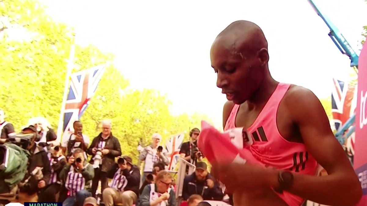 🏃 #Stade2 | Marathon : anatomie d'un record 🤯 Sabastian Sawé est devenu le tout premier marathonien à courir la distance en moins de deux heures, cet exploit réalisé dimanche au marathon de Londres en 1 h 59 min 30.💪🤩 ▶️ L'émission en replay :