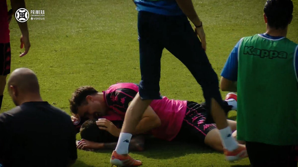 ✨ ¡Una 𝗚𝗘𝗦𝗧𝗔 que puede significarlo todo! 🔥 Con uno menos durante casi 100 minutos… 🔥 Con un gol en el 90… 🔥 Con un sufrimiento que vale un liderato… 💙 CE Sabadell 🧅 🤍 #PrimeraFederación | #VersusELearning