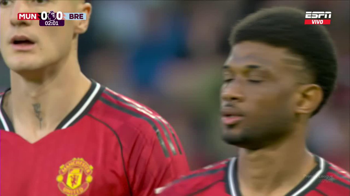 Luego de la brillante jugada individual de Mainoo y ya con el arquero vencido... ¿Cómo no fue gol de Diallo? ¡Increíble que no haya llegado el 1-0 del Manchester United ante Brentford! 📺 Mirá la Premier League por #DisneyPlus Plan Premium