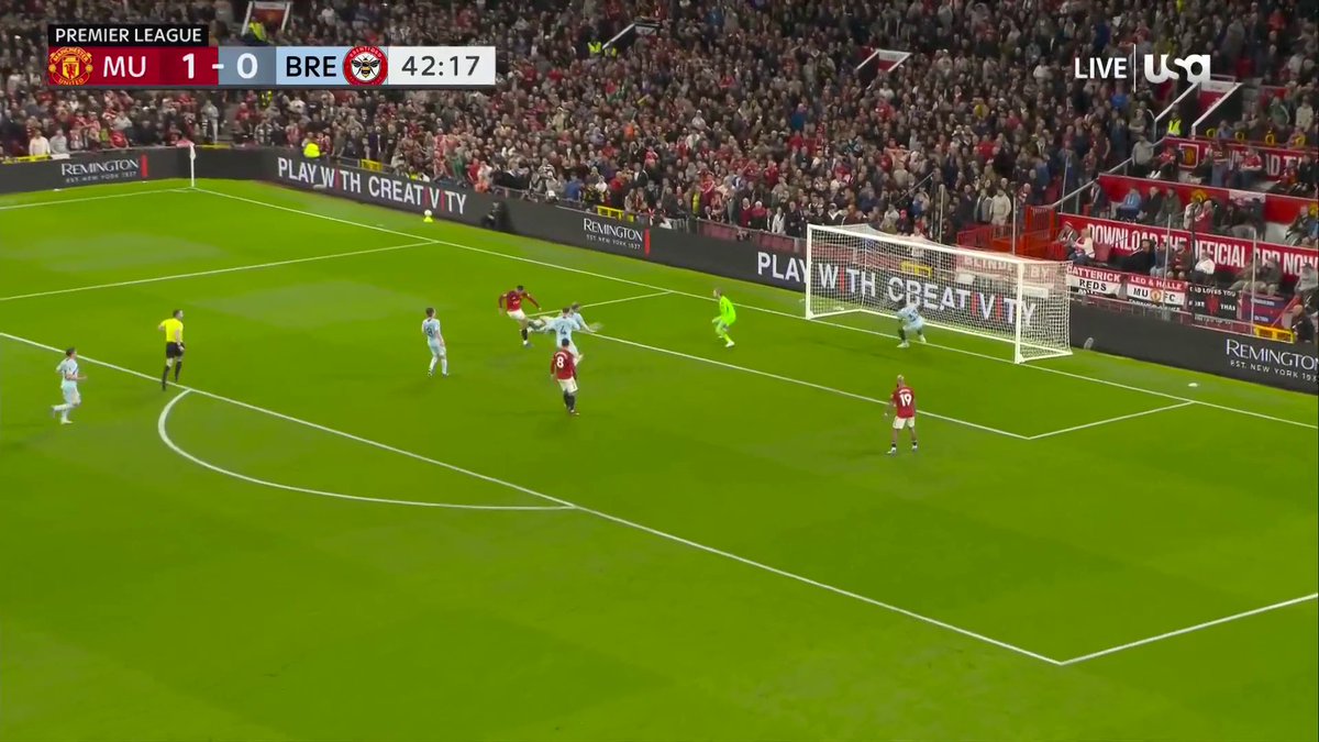 🚨Benjamin Sesko celebrating Bruno assist before his goal… Then Bruno sent him off to celebrate. Class act from both of them! 🤩🫡 #MUFC