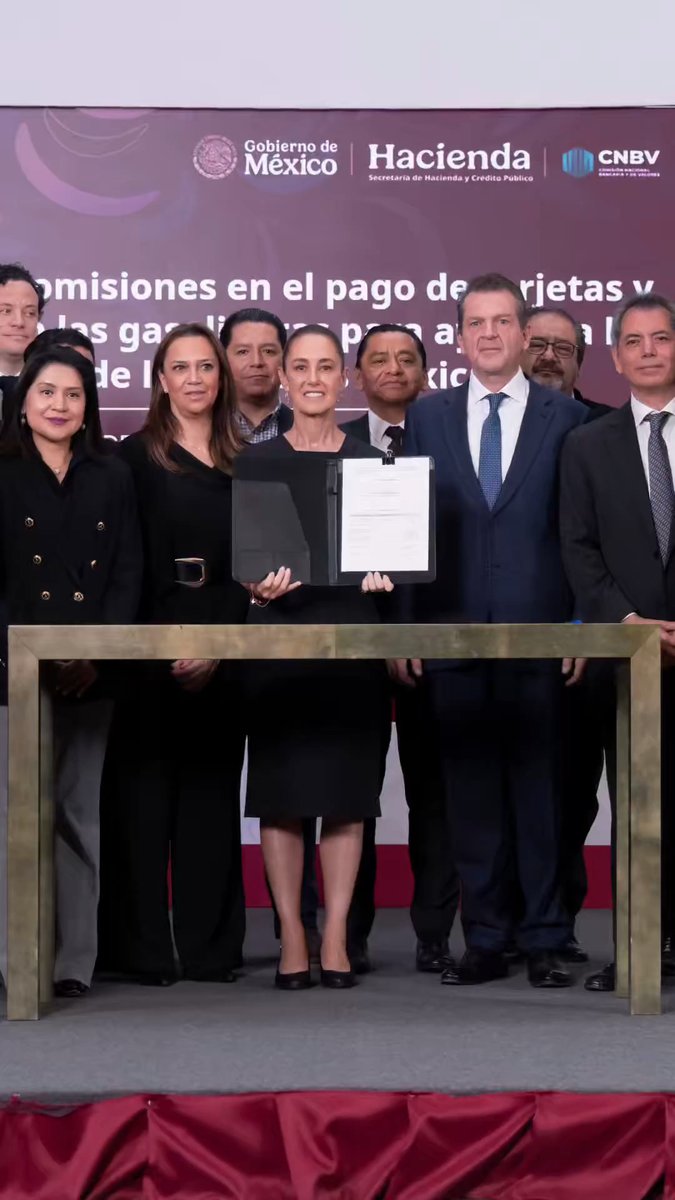 Nuestro trabajo es apoyar a la economía de las familias mexicanas. Por eso hoy anunciamos la disminución del monto de las comisiones al pagar con tarjeta o vale en las gasolineras.