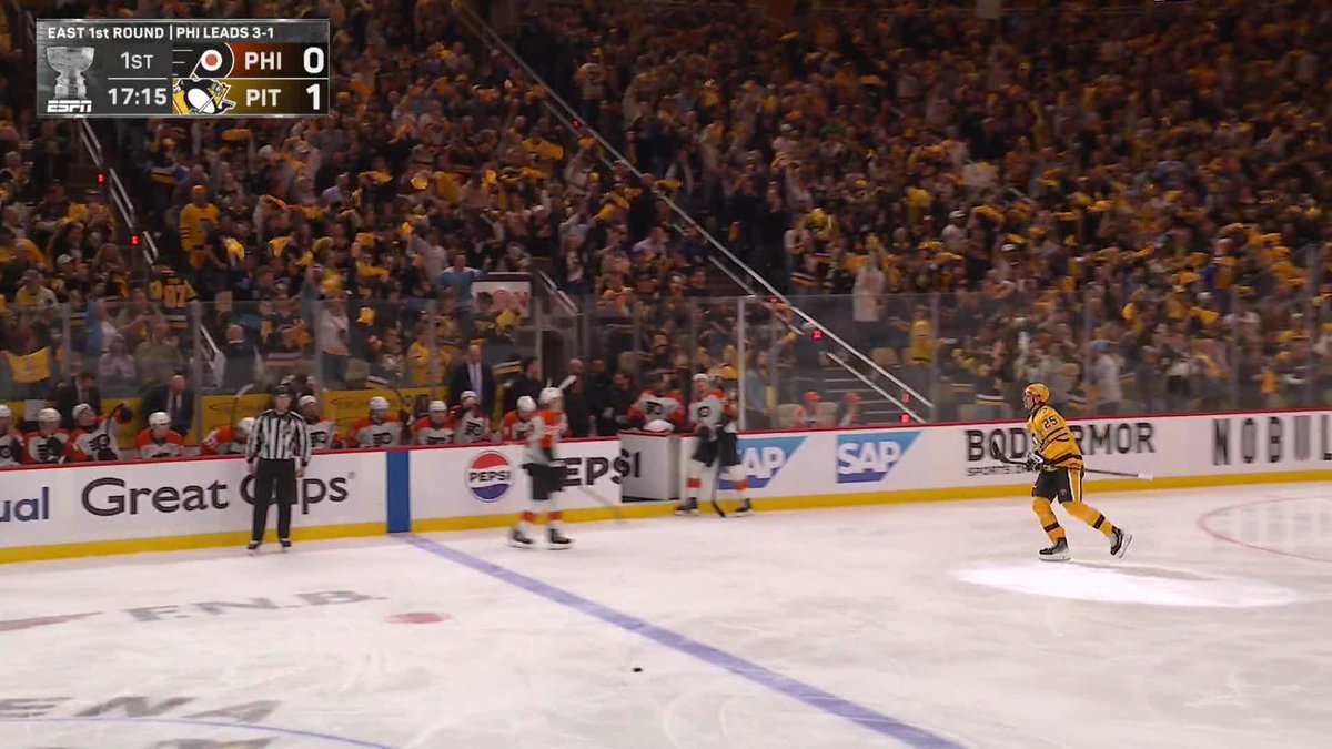 PENGUINS OPEN THE SCORING IN GAME 5 🐧 Watch Flyers-Penguins on ESPN and the ESPN App 🍿
