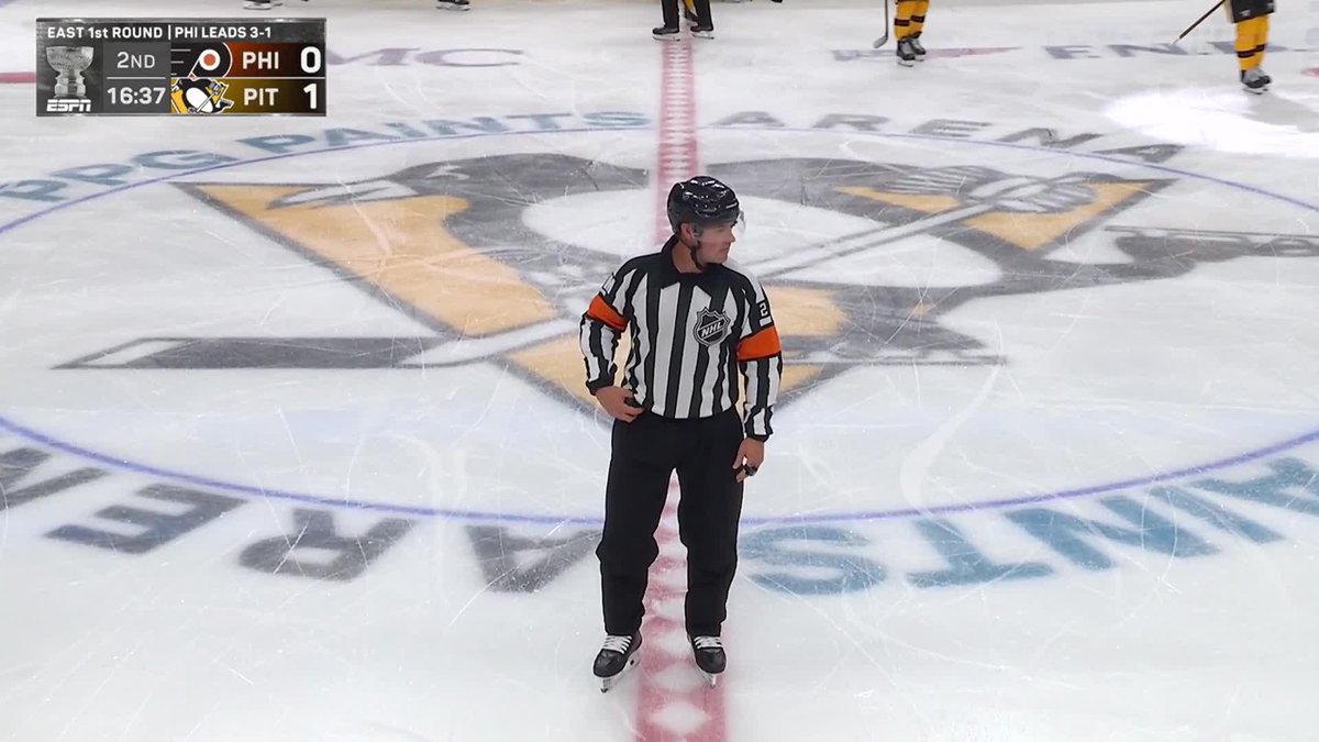 Dewar scores and while the Refs were unsure at first if it went in, the Penguins knew and were celebrating 😂🚨