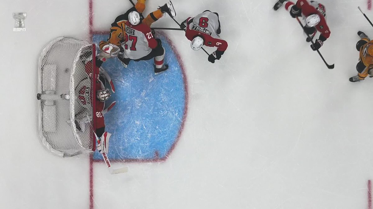 KRIS LETANG SNEAKS ONE PAST VLADAR FOR THE LEAD 😳