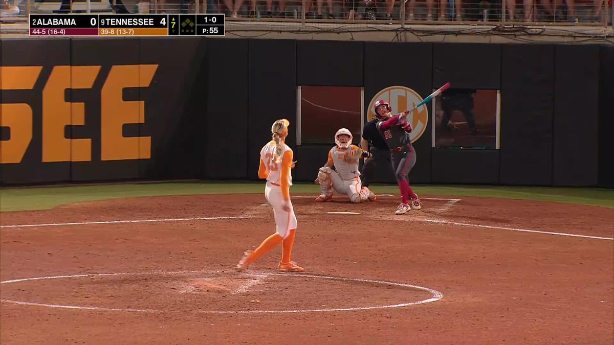 Mari Hubbard leads off the 7th with a homer‼️ 📺 SEC Network | #Team30 #RollTide