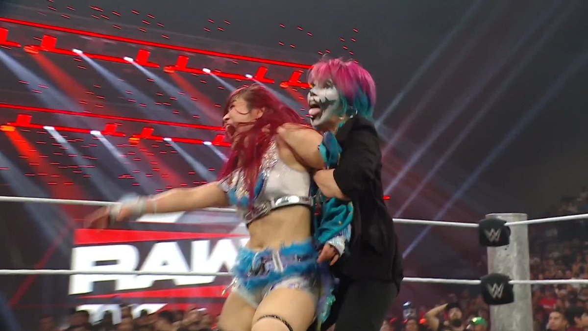 SERIOUSLY?! The legendary Empress ASUKA / 伝説のASUKA皇后 just had to kick IYO SKY while she's down 🙄