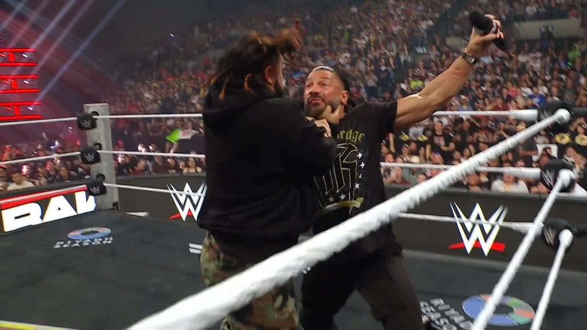 Jacob Fatu turns heel with the Tongan Death Grip on Roman Reigns to end #WWERaw. Did not expect that. Sick.