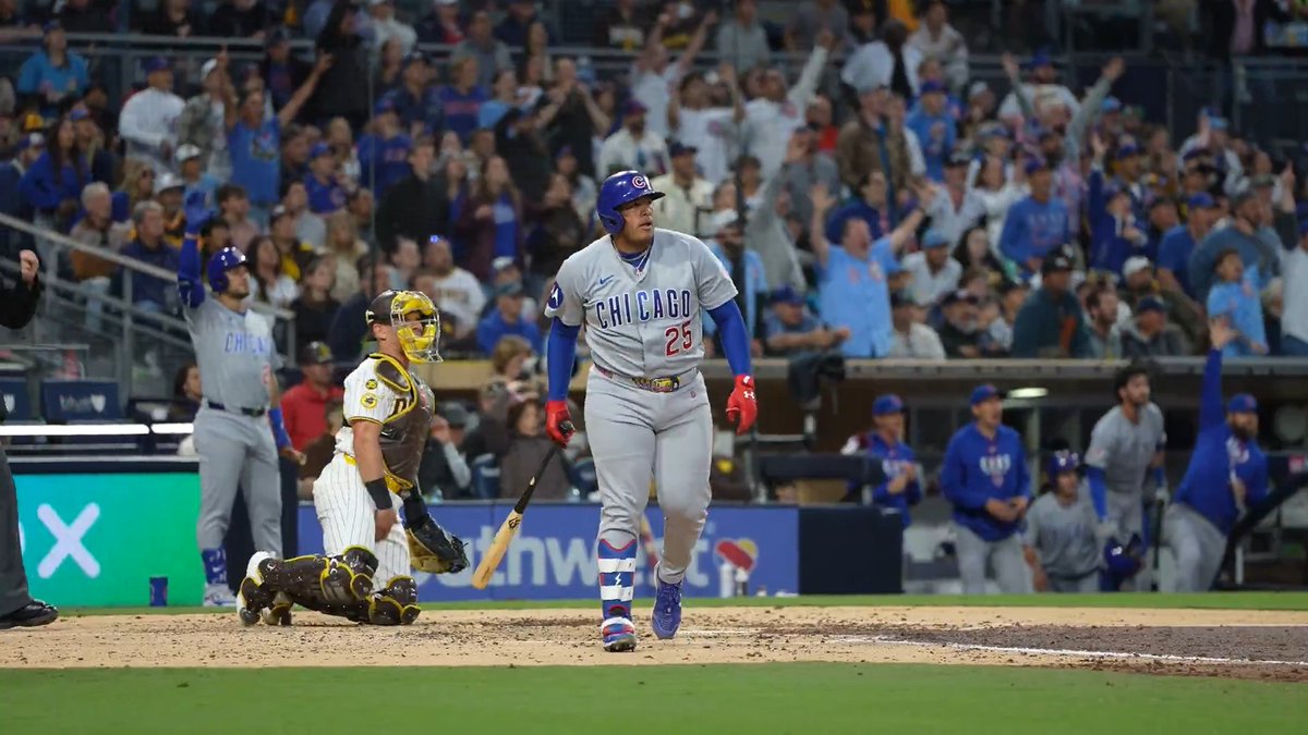 A GRAND bat flip by Moisés Ballesteros 😤
