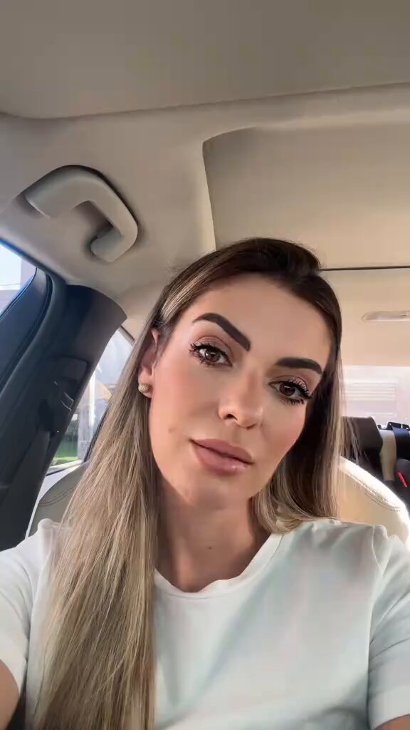 🚨 VEJA l Mulher cria perfil pra falar mal de Bolsonaro: "Aqui, a gente detesta ele"
