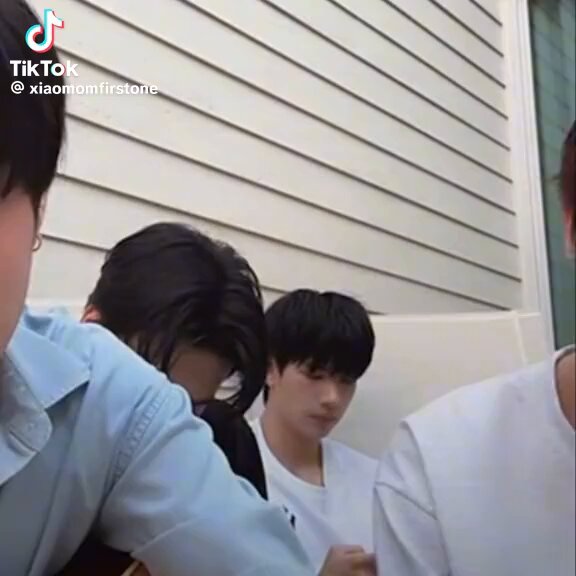 firstone singing last twilight, keng going full master mode lecturing him, latte jumping in out of nowhere, and tle just completely unbothered, they are frying meee 😭