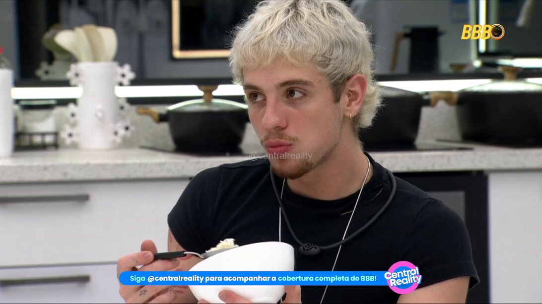 bizarro como ela tava ligada EM TUDO