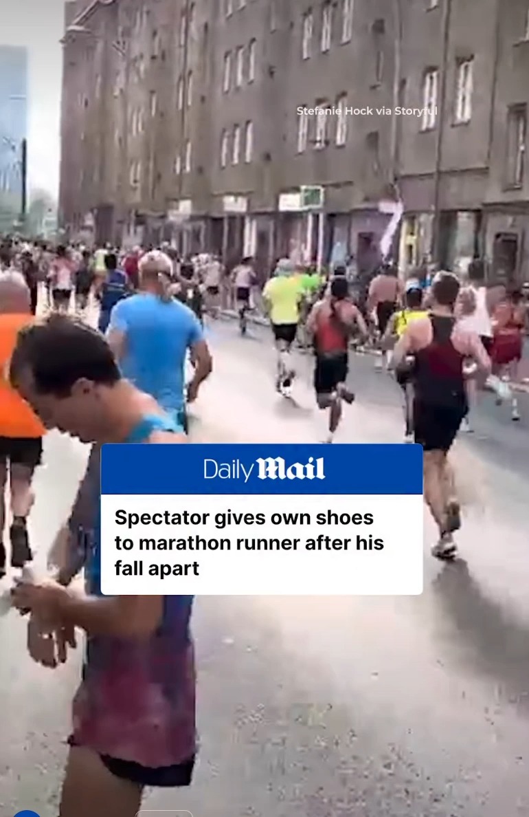 Marathon season just brings something different out of people ❤️ At the Berlin Marathon, a runner’s shoe was falling apart mid-race… and a spectator watching from the side stepped in and handed over their own trainer so they could carry on 👏 What a moment. The bit that sticks with me isn’t just the act… it’s how quickly it happened. Thousands of people saw the same thing. Most kept watching. One person decided to step in 🥹 Seeing something unfold and choosing to get involved, rather than assuming someone else will. I’ve seen that same pattern play out time and time again… the difference is rarely ability, it’s who’s willing to act first. Being a good person isn’t complicated 🤝 (🎥: Daily Mail/Stefanie Hock)